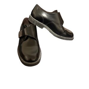 Kenneth Cole reaction youths dress shoes.